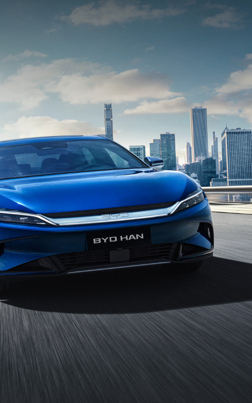 BYD te lleva a un emocionante viaje por carretera con una aceleración de 0 a 100km/h en solo 3.9s. La tracción eléctrica en las cuatro ruedas funcionan en tiempo real y proporciona un excelente control de tracción en todas las condiciones climáticas. Ahora es el momento de explorar el mundo